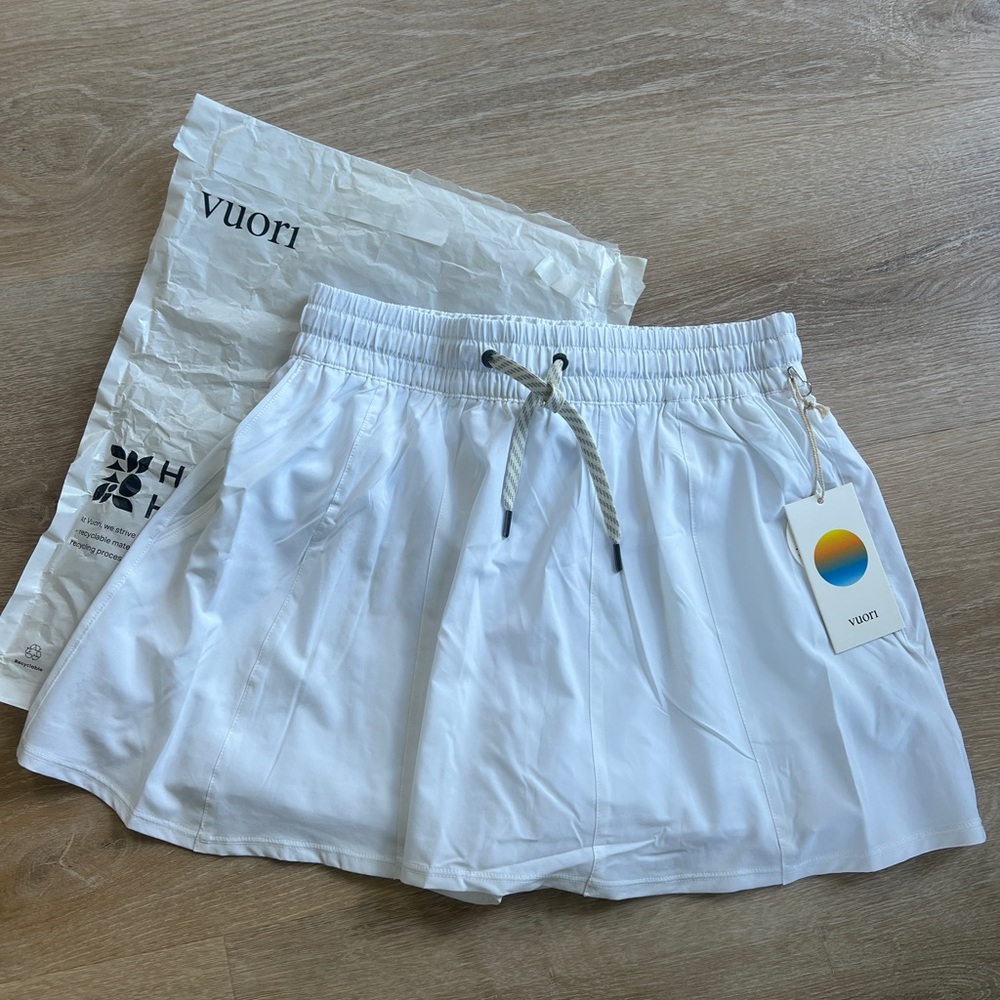 BNWT Vuori Skort